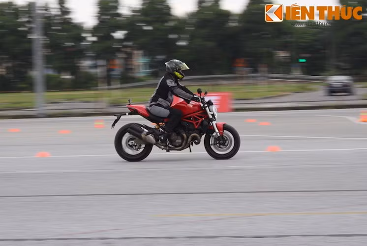 Cùng với động cơ L-twin và những ống xả thương hiệu Termignoni. Những cỗ máy của Ducati đã mang đến một âm thanh đặc biệt, đầy phấn khích cho các tín đồ 2 bánh nói chung và Ducati nói riêng.