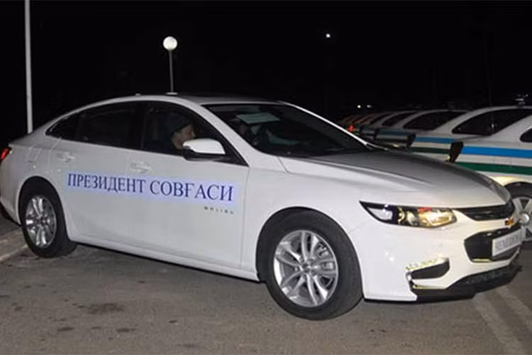Mẫu xe Malibu dành tặng các cầu thủ U23 Uzbekistan, là mẫu sedan cỡ D tiện nghi và hiện đại tại đất nước Trung Á này. Thế hệ thứ 9 hiện tại của dòng sedan này được thiết kế mới hoàn toàn và được coi là thế hệ tiết kiệm nhiên liệu nhất với khả năng kết nối và công nghệ vượt trội.
