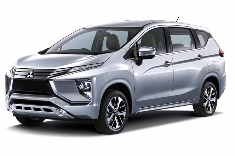 Dự kiến, mẫu MPV mới của Mitsubishi sẽ được trang bị động cơ xăng 4 xy-lanh, 16 van, dung tích 1,5 lít, kết hợp với hộp số sàn 5 cấp hoặc tự động 4 cấp. Sức mạnh chỉ được truyền tới cầu trước. Theo một số thông tin không chính thức, mẫu xe này sẽ được bày bán trên thị trường với giá bán khởi điểm từ 189 triệu Rupiah (tương đương 323 triệu đồng).