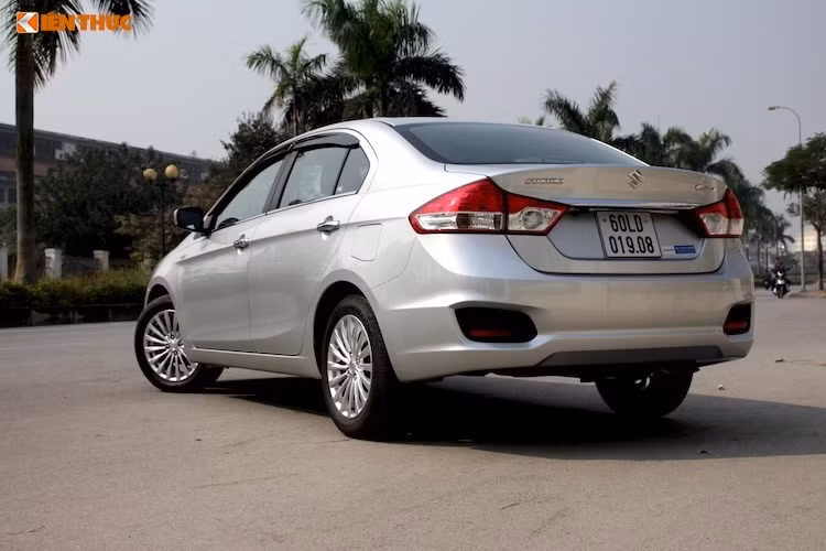 Thất bại của Suzuki tại Việt Nam có thể được lý giải bởi 2 lý do. Thứ nhất, hãng vẫn còn chưa tập trung đẩy mạnh việc quảng bá các mẫu xe của mình đi đúng hướng - khi đa số khách hàng tiềm năng rất ít có cơ hội tiếp cận mẫu xe này. Có thể thấy Ciaz là một ví dụ điển hình kể từ khi ra mắt đã không có một chiến lược rõ ràng nhằm kiếm doanh số.