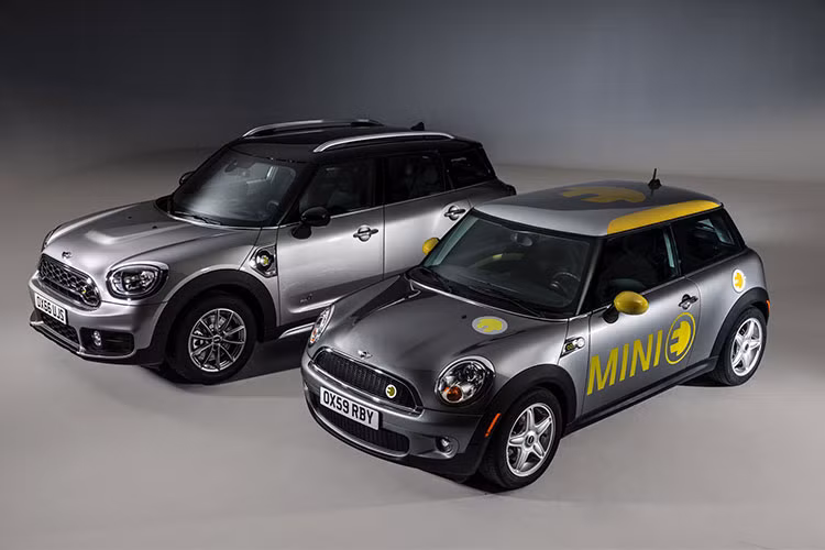 Phiên bản plug-in hybrid của dòng xe Countryman ALL4 sẽ chính thức có mặt trên thị trường nước ngoài, cụ thể là Châu Âu từ tháng 6/2017. Mức giá bán tại thị trường Anh Quốc cho MINI Cooper S E ALL4 được dự đoán khoảng 31.585 Bảng Anh - tương đương 887 triệu đồng.
