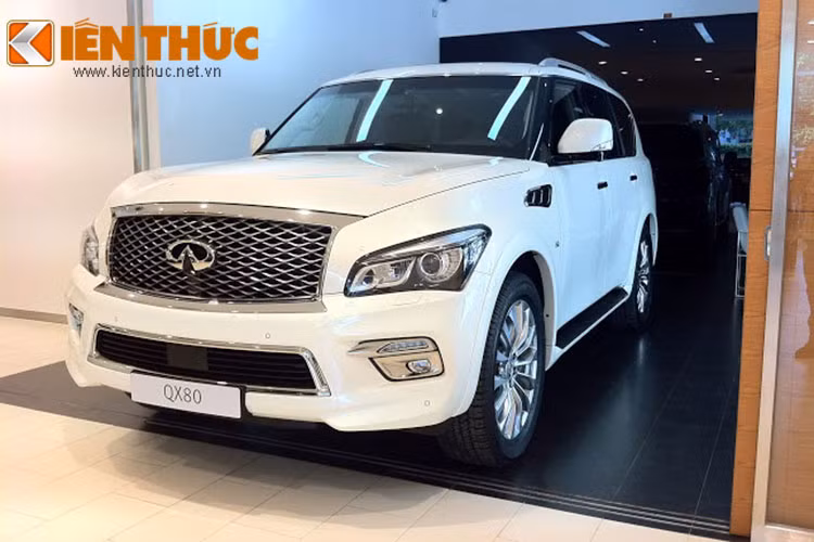  Chiếc SUV Infiniti QX80 2015 với thiết kế ngoại thất vẫn mang chất mạnh mẽ và hầm hố như người tiền nhiệm trước của mình.
