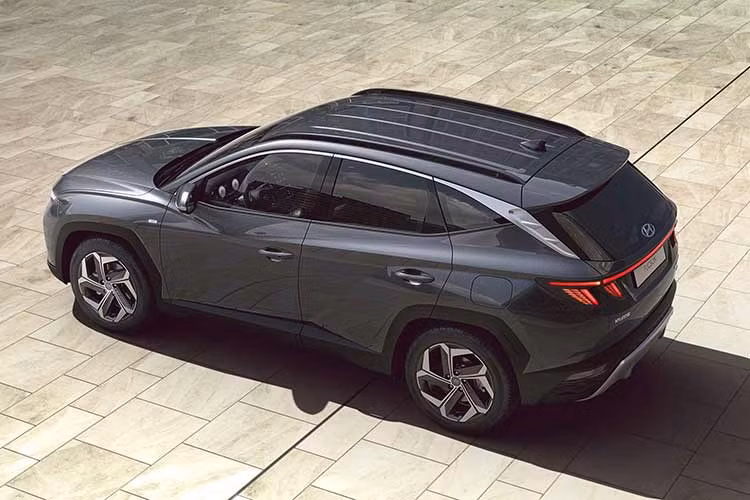 Tucson hiện có bản 2.5L 4 xy-lanh 187 mã lực, 1.6L hybrid 226 mã lực và hybrid sạc điện 261 mã lực. Nếu tính cả bản giả thể thao N Line, Tucson còn có thêm máy 2.5L tăng áp 290 mã lực.