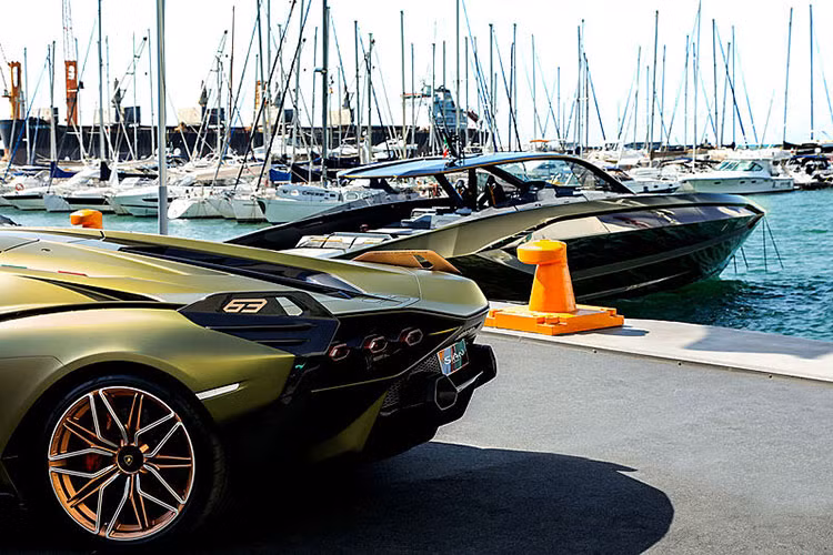 Giá Lamborghini 63 mới khởi điểm là 3,1 triệu Euro (tương đương khoảng 84,2 tỷ đồng), mức giá bán này chỉ cao hơn một chút so với cái giá 3 triệu Euro cho Lamborghini Sian.