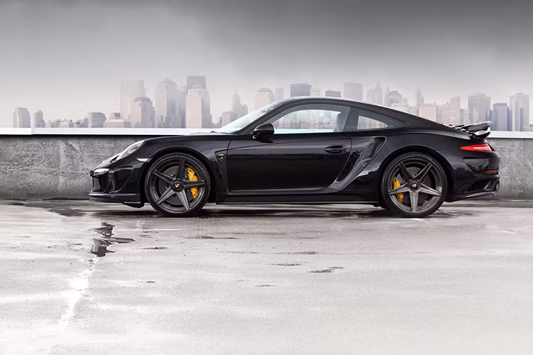 Sẽ chỉ có 25 chiếc được sản xuất và cùng chờ đón xem Porsche 991 Stinger GTR Black thể hiện sức mạnh vào thời gian sắp tới.