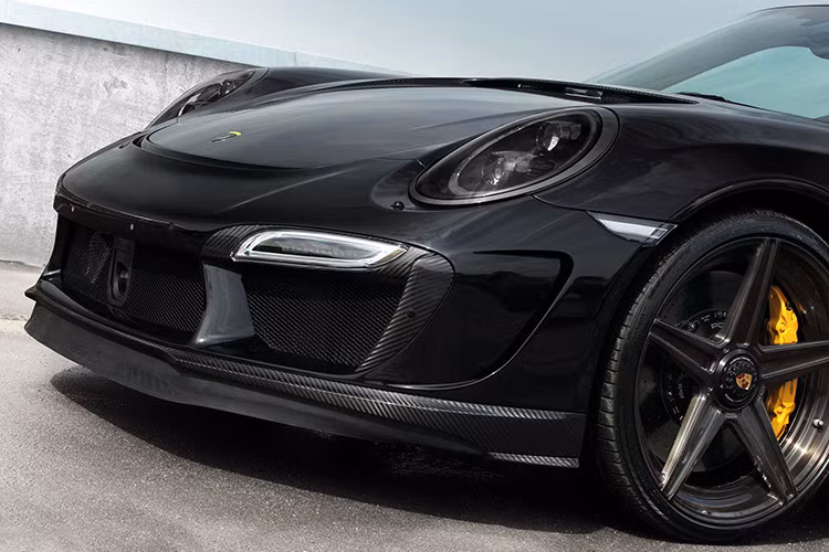 Tuy nhiên, các kỹ sư của Top Car đã khiến dòng 911 Turbo S trở nên mạnh mẽ hơn nữa với siêu phẩm Porsche 991 Stinger GTR Black này. 