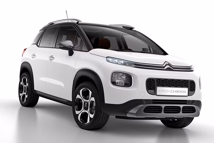 Chiếc Citroen C3 Aircross chính là câu trả lời của hãng xe Pháp với các dòng xe đối thủ như Nissan Juke, Renault Captur, Opel/Vauxhall Mokka và Ford EcoSport. Không giống như mẫu xe thế hệ trước, thế hệ này của C3 Aircross mang đậm chất crossover hơn. Nó cũng có nhiều tùy chọn cá nhân hóa và các tính năng hấp dẫn để thu hút khách hàng trẻ.