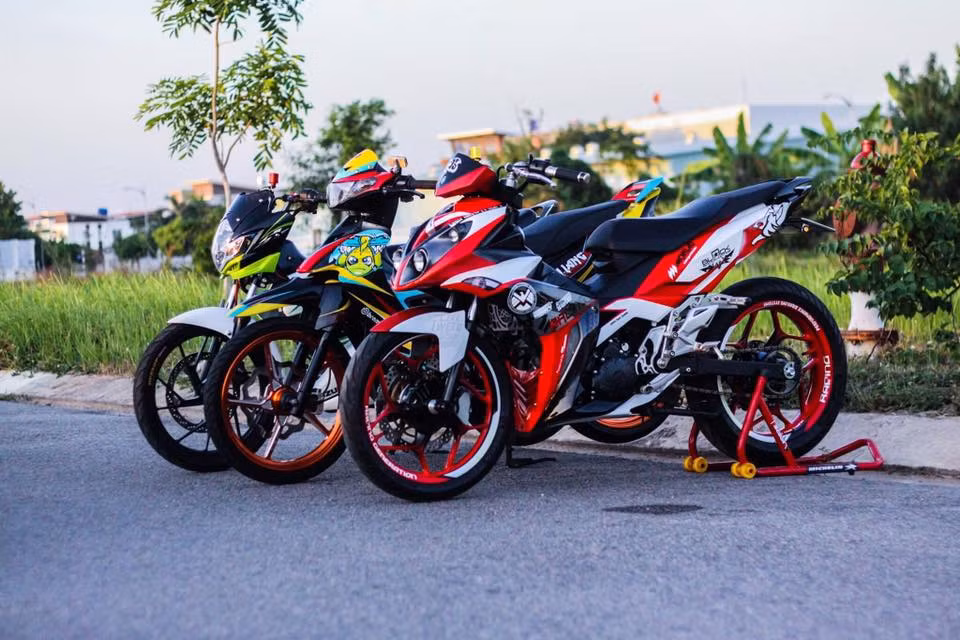 Không chỉ độ lại với phần trước hay sau đặc biệt. Toàn bộ phần thân của chiếc xe cũng đã được độ lại để đảm bảo rằng nó trở nên hoàn toàn độc đáo và khác biệt so với những chiếc Exciter thông thường khác hiện nay.