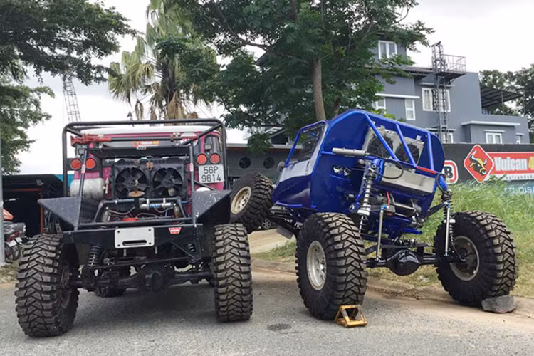 Tuy nhiên với giới chơi off-road chuyên nghiệp và kịch tính bậc nhất hiện nay, những chiếc xe buggy được trang bị loại bánh cực lớn và động cơ uy lực mạnh, được nâng cấp đặc biệt hiện được xem là những “quái thú” off-road siêu việt nhấtcho mọi cung đường.