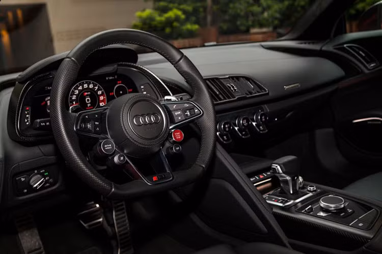 Được biết, hiện Audi R8 Coupé hiện đang ở điểm dừng đầu tiên là showroom Audi tại TP HCM. Những người hâm mộ Audi R8 tại khu vực phía Nam đều được chào đón tới khám phá siêu phẩm R8 Coupé mới trong tháng 5/2016 này.
