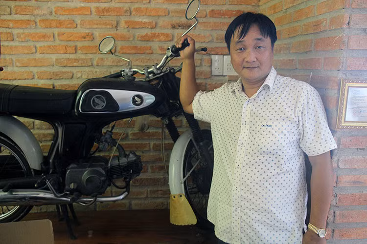 Ngắm xe máy Honda 67 "báu vật" của cố nhạc sĩ Trịnh Công Sơn Ngam xe may Honda 67