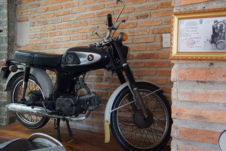 Theo anh Hà chia sẻ, việc sưu tầm được chiếc xe máy Honda 67 huyền thoại mà cố nhạc sĩ tài hoa Trịnh Công Sơn từng chạy là điều anh không thể ngờ tới. Trước đây chiếc xe này “lưu lạc” khắp nơi. Nguyên nhân là nhạc sĩ Trịnh Công Sơn tặng lại người em; một thời gian người em lại tặng cho người cháu...