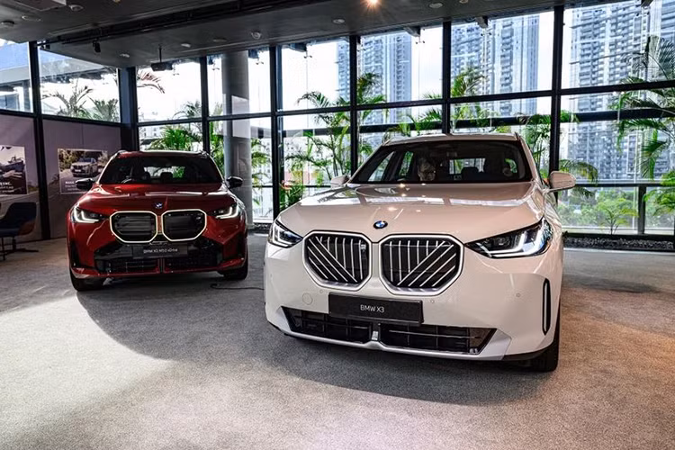  BMW X3 2025 mới được giới thiệu tại thị trường Singapore với ba phiên bản gồm 20 xDrive, 20 xDrive M Sport và M50 xDrive, mẫu xe này hứa hẹn sẽ làm hài lòng khách hàng với thiết kế hiện đại và những cải tiến đáng chú ý.