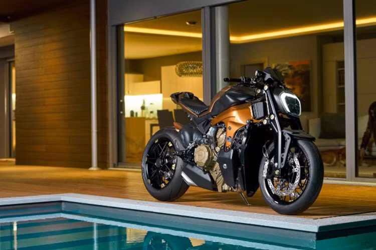 Mẫu siêu môtô Ducati V4 Penta được giới thiệu tại Triển lãm Motor Bike Expo 2019, được biết phiên bản độ tuyệt đẹp của Ducati Panigale V4 này sẽ được mở đơn đặt hàng cho khách hàng với số lượng giới hạn.