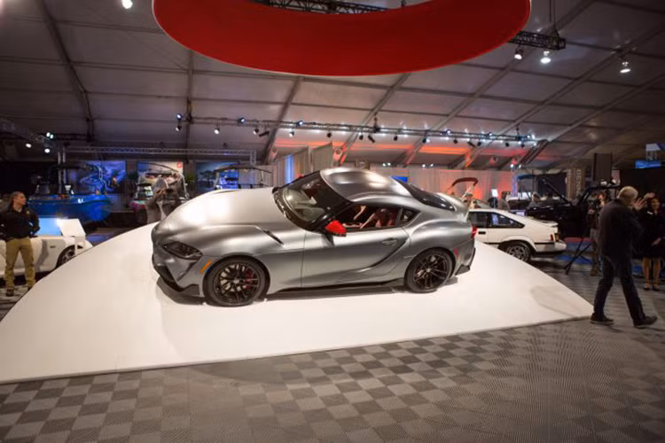 Quá trình mua bán đã diễn ra ở sự kiện đấu giá 48th Annual Barrett-Jackson Auction tại WestWorld of Scottsdale và sẽ phục vụ mục đích hỗ trợ các tổ chức từ thiện. Chiếc xe có biệt danh là “Global #1”, được nói là “không giống” bất cứ một chiếc Toyota Supra 2020 nào khác trên thế giới.