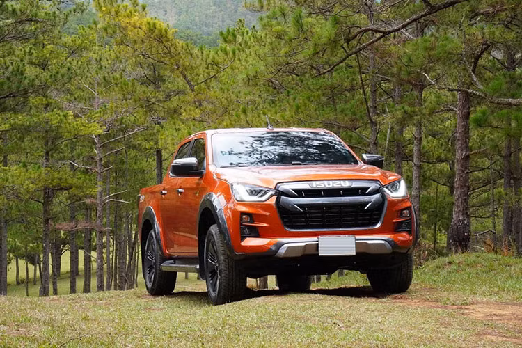 Isuzu D-Max cũng không nằm ngoài quy luật giảm giá trong tháng Ngâu khi chỉ có 21 xe chốt đơn thành công. Dù số lượng xe bán ra ít ỏi nhưng Isuzu D-Max vẫn giữ nguyên vị trí trong phân khúc.