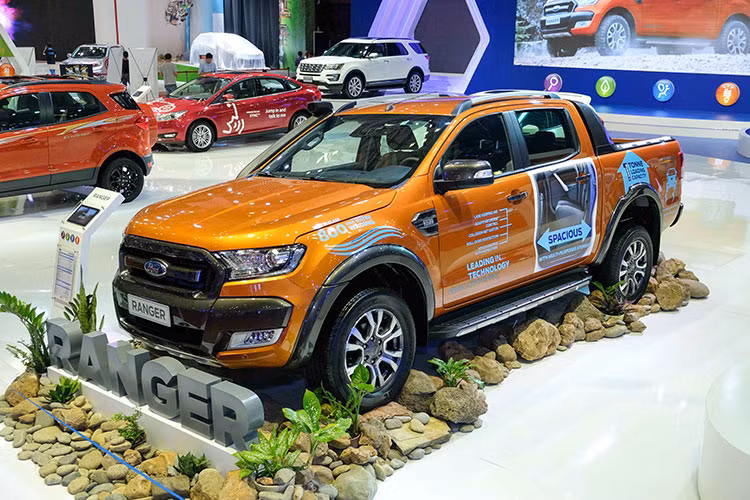 Tại triển lãm ôtô VMS 2017 này, chiếc xe được mệnh danh "vua bán tải" của hãng là Ford Ranger tiếp tục cuất hiện và gây ấn tượng với khả năng vận hành bền bỉ qua mọi cung đường với nhiều công nghệ an toàn tích hợp. Nó cũng khẳng định lý do tại sao lại luôn nằm trong top những mẫu xe bán chạy nhất tại thị trường Việt Nam thời gian qua. 
