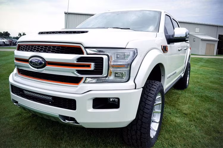 Mới đây, Harley-Davidson đã hợp tác với Tuscany Motor Company và tung ra mẫu concept Ford F-150 Harley-Davidson mới dựa trên mẫu bán tải F-150 2019. Phiên bản đặc biệt F-150 mới này được lấy cảm hứng từ mẫu Harley-Davidson Fat Boy và sở hữu một số chi tiết riêng độc đáo.