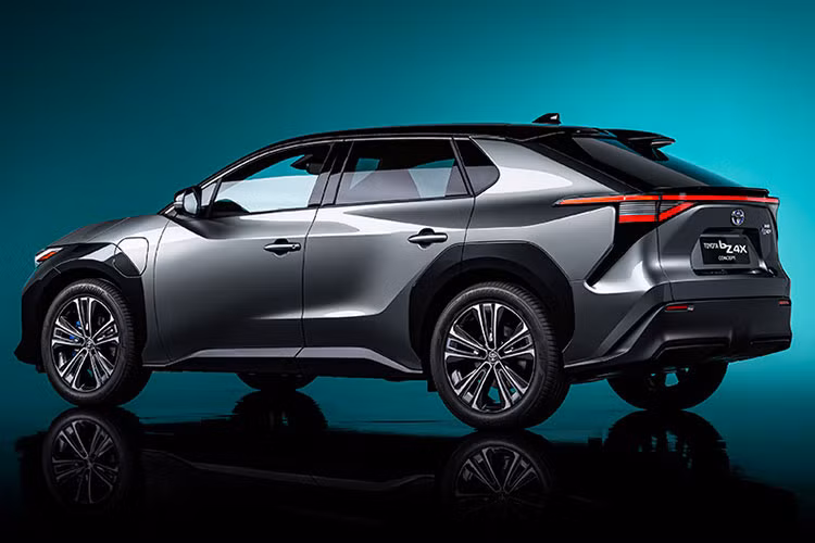 Toyota bZ4X 2022 chạy điện được ra mắt vào năm tới, nó sẽ cạnh tranh với Volkswagen ID.4 và Tesla Model Y. Những chiếc bZ4X nhập khẩu vào châu Âu sẽ có nguồn gốc từ Nhật Bản mặc dù Toyota đã có tới 6 nhà máy lắp ráp xe ở châu lục này (Cộng hòa Séc, Pháp, Bồ Đào Nha, Nga, Thổ Nhĩ Kỳ và Anh).