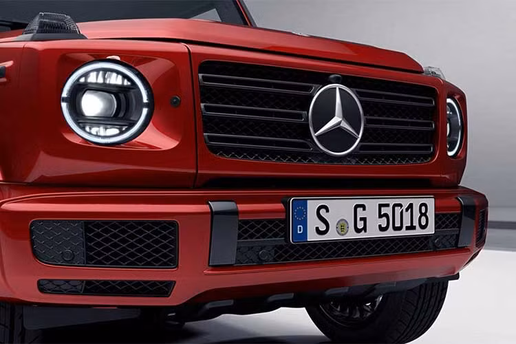 Ông hoàng off-road của hãng xe sang Mercedes-Benz sở hữu nhiều bộ phần có màu trong hơn như các đèn xi-nhan, đèn hậu và đèn pha. Ngoài ra, gói Night Package cũng bao gồm cả các cửa kính màu trong.