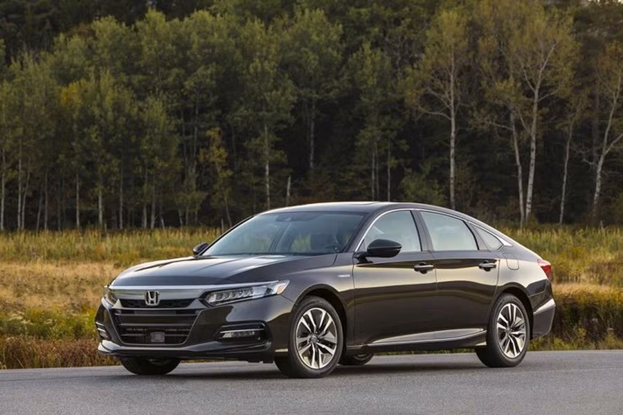 Honda Accord Hybrid: Chiếc xe sedan hybrid Nhật Bản này có thiết kế bắt mắt, động cơ hybrid mạnh mẽ và tiết kiệm nhiên liệu.