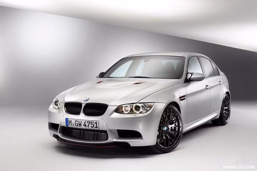 Chỉ có 63 chiếc BMW M3 CRT được sản xuất trên toàn thế giới. M3 CRT có khối lượng nhẹ hơn phiên bản M3 thông thường đến 70 kg nhờ vào một số chi tiết trên xe được làm từ sợi carbon.