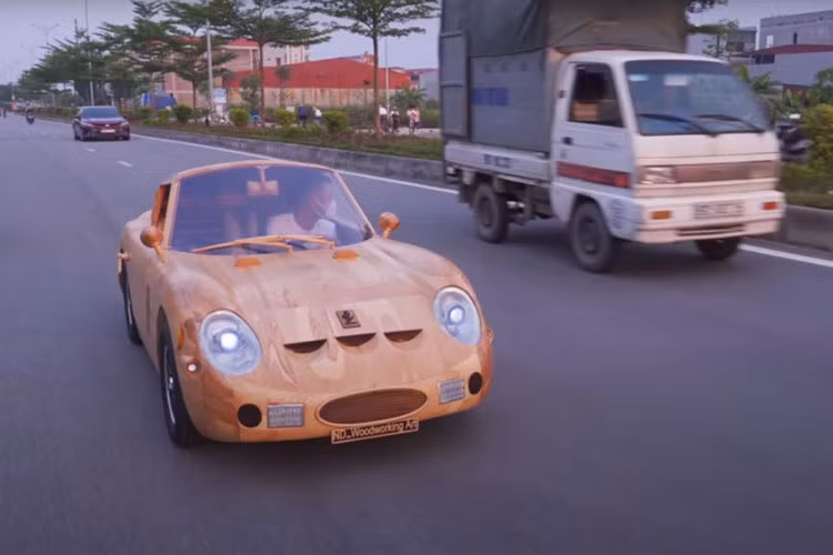 Trong thời gian qua, anh Trương Quang Đạo (30 tuổi, trú tại thị xã Từ Sơn, tỉnh Bắc Ninh) đã liên tục chế tạo những chiếc ôtô bằng gỗ khiến cả người xem trong nước lẫn nước ngoài không ngớt trầm trồ. Phần lớn những chiếc ôtô bằng gỗ này đều được anh Đạo chế tạo dành cho con trai của mình và mới đây nhất là chiếc Ferrari GTO 250 bằng gỗ tự chế.
