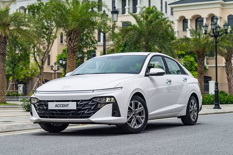  Hyundai Accent: 455 chiếc Mẫu sedan của Hyundai chỉ đạt doanh số trong tháng 2 là 455 chiếc, giảm 14% so với tháng trước và nhưng vẫn tăng 24,6% so với tháng 2/2024. Accent cũng là đại diện duy nhất của Hyundai còn góp mặt trong top xe này. Luỹ kế năm 2025 của Accent là 985 chiếc, giảm 23% so với cùng kỳ. 