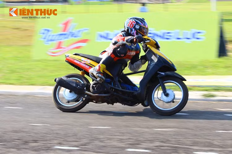 Nữ biker Trần Thị Đoan Trang là người đã từng lọt vào danh sách 126 ứng cử viên trẻ trong độ tuổi từ 13 đến 20 từ các Quốc gia Châu Á tham gia giải Shell Asian Talent Cup 2015 diễn ra vừa qua tại Malaysia.