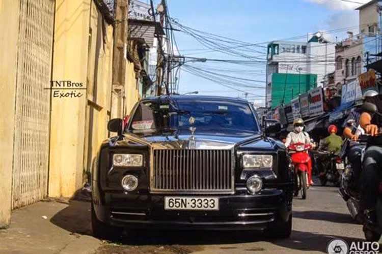 Cũng trong năm 2012, gia đình bà Diệu Hiền lao đao vì sự cố nợ nần. Ngoài nợ ngân hàng, nợ đối tác, công ty của bà Hiền còn nợ cả tiền cá của dân. Theo một nguồn tin, tổng số nợ của công ty Bình An thời điểm đó là rất lớn, trên cả ngàn tỷ đồng.