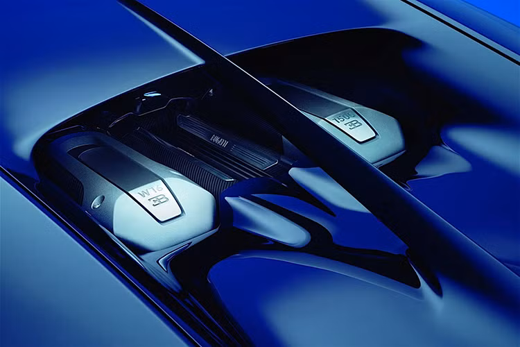 Trong buổi thử nghiệm diễn ra vào tháng 11/2024, Bugatti W16 Mistral đạt vận tốc tối đa 453,91 km/h, chính thức trở thành mẫu xe mui trần nhanh nhất thế giới. Bugatti chỉ sản xuất giới hạn 99 chiếc W16 Mistral trên toàn cầu, đánh dấu sự kết thúc của kỷ nguyên động cơ W16 huyền thoại. Cùng với mẫu Bolide, đây là một trong hai mẫu xe cuối cùng của Bugatti sử dụng động cơ này.