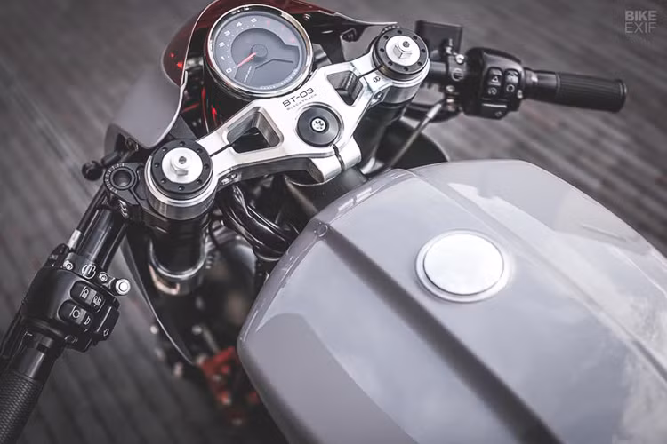 Chiếc Harley-Davidson Fat Bob 114 này ngoài việ được thay đổi hoàn toàn kiểu dáng xe, BT-03 còn được trang bị hàng loạt các đồ chơi cao cấp.