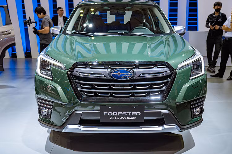 Nâng cấp đáng chú ý trên mẫu xe SUV Subaru Forester 2023 tại Việt Nam chính là EyeSight gồm 9 tính năng. Trong đó có 3 tính năng mới là đánh lái tự động khẩn cấp, hỗ trợ giữ làn,...