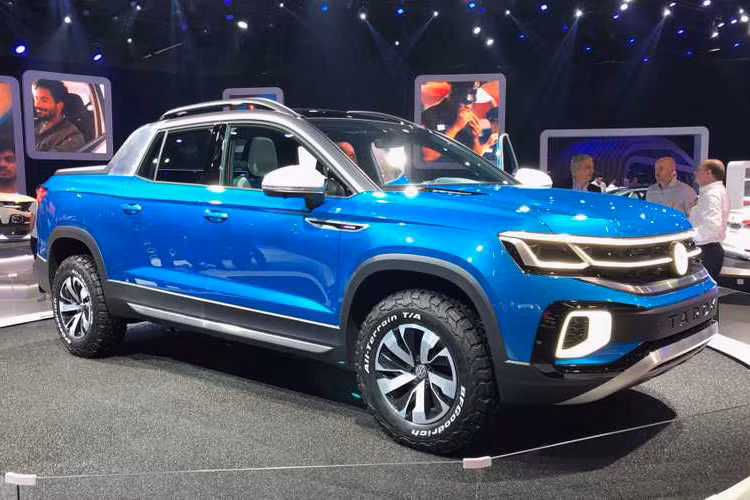 Theo giám đốc Volkswagen, giá xe Volkswagen Tarok bản thương mại sẽ bán ra ở mức khoảng 20.000 USD (tương đương 465 triệu đồng). Ngoài ra, cũng có thể mẫu Tarok sẽ có thêm phiên bản sang trọng hơn với tầm giá từ 50.000 đến 60.000 USD (tương đương 1,15 đến 1,4 tỷ đồng).