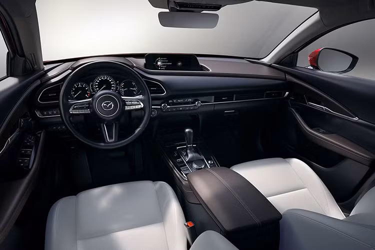 Bên trong Mazda CX-30, những người từng lái Mazda3 sẽ cảm thấy khá quen thuộc. Nguyên nhân là do nội thất của Mazda CX-30 gần như giống hệt với Mazda3 thế hệ mới. Xe đươc trang bị bảng điều khiển trung tâm Active Driving Display với đồng hồ analogue và kỹ thuật số, hệ thống thông tin giải trí MZD Connect đi kèm màn hình 8,8 inch cùng hệ thống âm thanh 8 loa tiêu chuẩn hoặc Bose 12 loa tùy chọn.