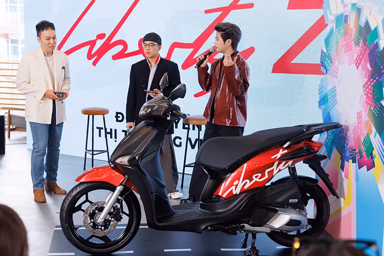 Mức giá xe Piaggio Liberty 2025 cho ba phiên bản tại Việt Nam, bao gồm: bản tiêu chuẩn bán ra từ 57,5 triệu đồng, bản S giá 57,9 triệu đồng và bản đặc biệt Z giá 59,3 triệu đồng.