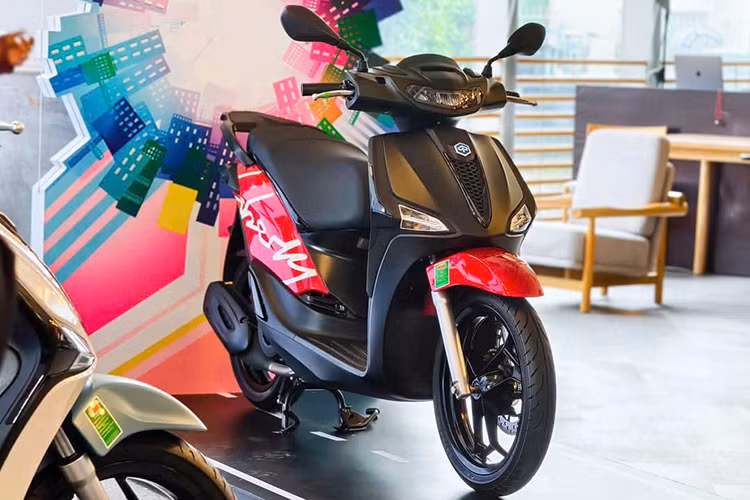 Sự khác biệt giữa các phiên bản chủ yếu nằm ở bộ tem và màu sắc các chi tiết ngoại thất, đáp ứng đa dạng nhu cầu và phong cách của người dùng.