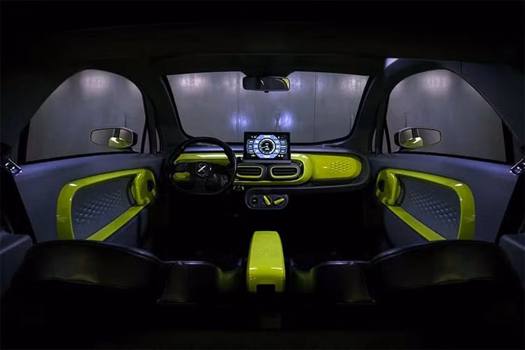 Bằng cách sử dụng công nghệ in 3D xe điện YoYo, XEV có thể giảm bớt đáng kể chi phí sản xuất, trong khi đảm bảo vô số tùy chọn cá nhân hóa. Nói một cách khác, YoYo là dạng xe mà có thể “lớn lên” với bạn – nhưng không phải trên mặt vật lý. XEV nói rằng họ sẽ có thể đưa ra những bản cập nhật và nâng cấp xe dựa theo phản hồi người tiêu dùng, và họ cũng đang cân nhắc khả năng trang bị thêm những bộ phận vào xe gốc.