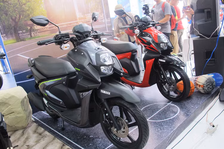 Được thiết kế hướng tới các thanh niên trẻ tuổi trong thành phố, Yamaha X-Ride 125 2019 mới mang kiểu dáng độc đáo, với cảm hứng lấy từ các dòng xe địa hình như enduro hay adventure. Với chiều cao yên chỉ 760 mm, khoảng sáng gầm 135 mm và trọng lượng chỉ 98 kg, chiếc xe có thể dễ dàng "leo vỉa" và xoay trở trong các con phố hẹp.