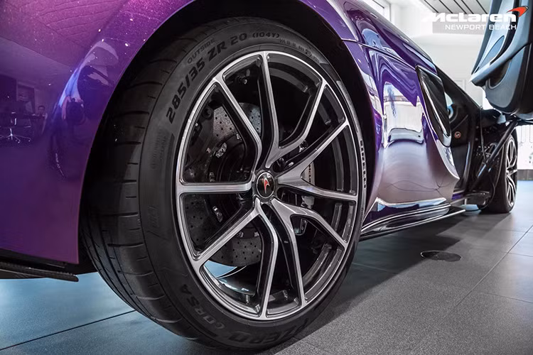 Bộ mâm thửa 5 chấu kép cực độc mang phong cách siêu xe thể thao cũng được McLaren áp dụng cho mẫu xe này.