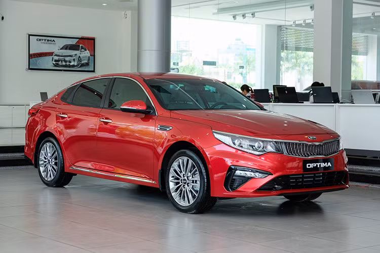 Kia Optima - một gương mặt quen thuộc tiếp tục xuất hiện trong top xe ế với 278 xe bán ra sau gần nửa năm. Được biết, Optima vừa cập nhật phiên bản mới vào tháng 4/2019 vừa qua với khá nhiều cải tiến. Dự tính, doanh số của Optima sắp tới sẽ khởi sắc hơn so với thời gian trước.