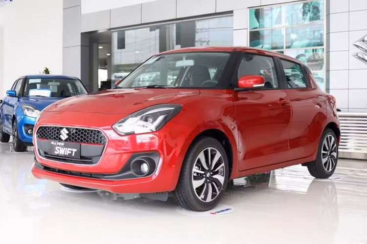 Sở hữu kiểu dáng thiết kế, thời trang, cá tính, giá bán cạnh tranh... Tuy nhiên, nguồn cung hạn chế cùng với việc chậm đổi mới khiến doanh số Suzuki Swift chỉ vỏn vẹn 60 xe trong nửa đầu năm 2020. Tính trung bình mỗi tháng, Suzuki Việt Nam chỉ bán được 10 xe Suzuki Swift. Hiện tại, Suzuki Swift chỉ còn 1 phiên bản với giá 549 triệu đồng.