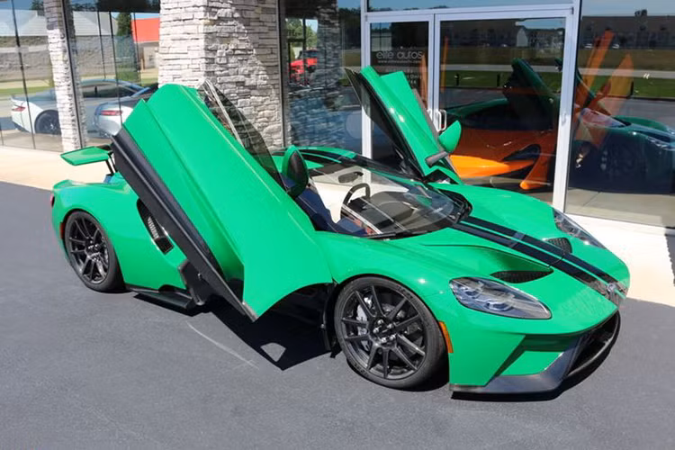 Không rõ còn nguyên nhân sâu xa gì khác mà Elite Motors lại có thể tự tin rao bán chiếc xe Ford GT 2017 giá cắt cổ như vậy, nhưng theo nhiều chuyên gia dự đoán nó sẽ vẫn có thể sớm rời khỏi đại lý.