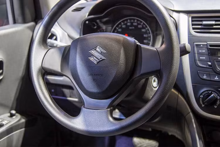 Tại thị trường Việt Nam, Suzuki Celerio sẽ được phân phối chỉ với phiên bản động cơ 1.0L, cho công suất 68 mã lực. Trong khi đó, các đối thủ Kia Morning, Hyundai Grand i10 hay Chevrolet Spark đều có phiên bản trang bị động cơ từ 1.2L (riêng Kia Morning là động cơ 1.25L), cho công suất lần lượt là 86 mã lực, 87 mã lực và 80 mã lực.