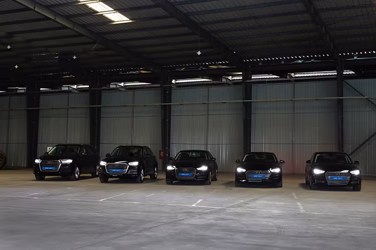 Theo ông Laurent Genet – Tổng giám đốc, Audi tại Việt Nam cho hay; “Nhà nhập khẩu chính hãng Audi tại Việt Nam và Ủy ban Quốc gia APEC 2017 đang phối hợp chặt chẽ để có một sự kiện APEC 2017 thành công hơn mong đợi. Các lô xe Audi mới sẽ được bảo dưỡng thường xuyên tại các xưởng dịch vụ của Audi từ tháng 4/2017 đến tháng 11/2017 trong suốt thời gian diễn ra sự kiện APEC 2017".