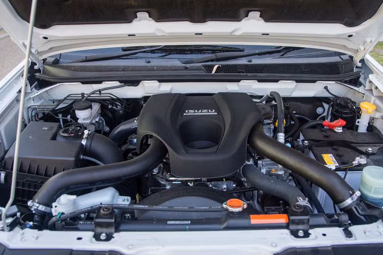 Isuzu MU-X được trang bị động cơ diesel gồm hai loại là 2.5 và 3.0 lít. Động cơ 2.5 cho công suất 136 mã lực và mômen xoắn cực đại 320Nm, loại 3.0 cho công suất 177 mã lực và mômen xoắn cực đại 380Nm.