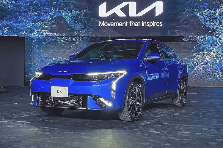 Tại Việt Nam, Kia K3 được định vị tại phân khúc sedan hạng C cạnh tranh với các đối thủ chính như Hyundai Elantra, Mazda 3, MG 5 và một số cái tên khác như Toyota Corolla Altis hay Honda Civic. Theo báo cáo bán hàng của Vama thì trong tháng 6 có 200 xe được Kia K3 được bán ra xếp thứ 3 phân khúc và xếp thứ 2 nếu tính tổng doanh số nửa đầu năm với 1.495 xe bàn giao. 