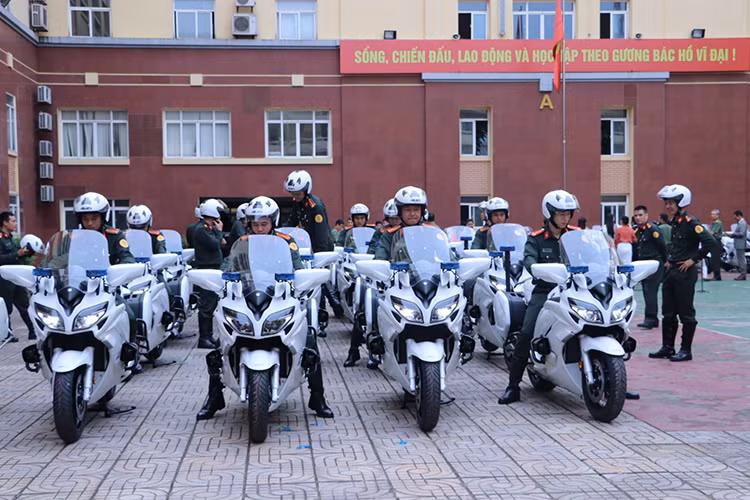 Đây là một trong những dòng xe được ưa chuộng trên Thế giới hiện nay, Yamaha FJR1300P được phân phối tại một số thị trường Châu Âu, Bắc Mỹ và cả một số nước Châu Á khác. Nó cũng được cảnh sát một số nước như Đan Mạch, Pháp, Nhật… lựa chọn cho các nhiệm vụ hộ tống.