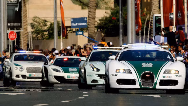 Dan choi "xe hop" Viet ro trao luu do tem canh sat Dubai