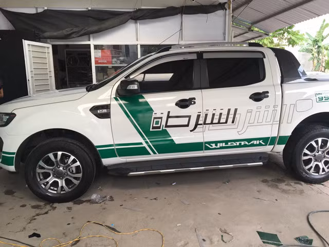 Sau khi chiếc Ranger ở TP HCM lên "sóng", một chủ xe ở Phú Thọ cũng quyết định làm mới chiếc WildTrak của mình với dàn tem xe tương tự.